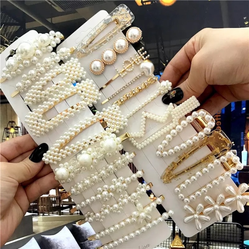 More than divas, Hair accessories.